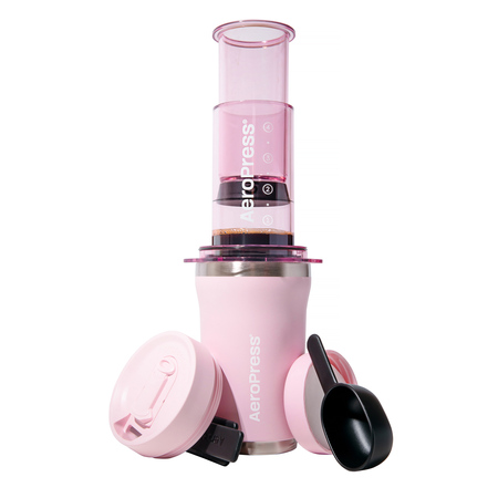 AeroPress Go Plus - Zaparzacz do kawy z kubkiem termicznym różowy